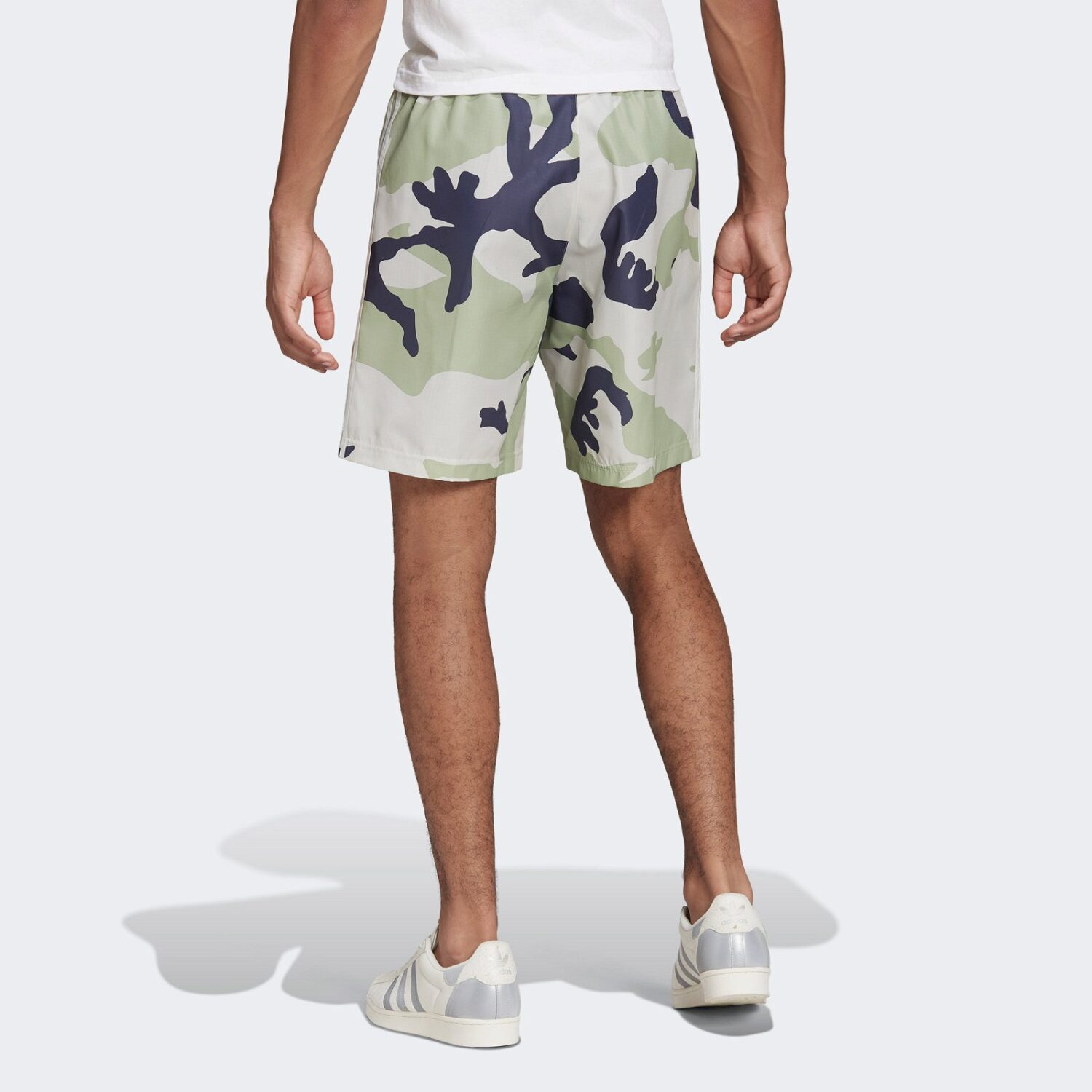 شلوارک آدیداس مردانه Graphics Camo - خاکستری