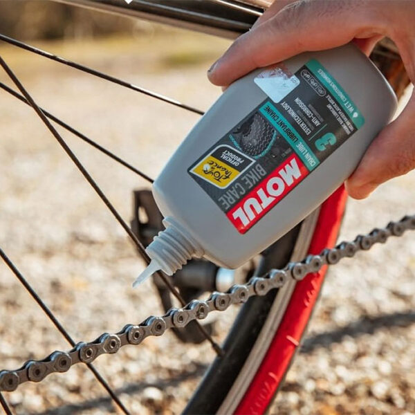 روغن-زنجیر-دوچرخه-Motul-1مخصوص-هوای-مرطوب-–-حجم-۱۰۰-میلی‌لیتر