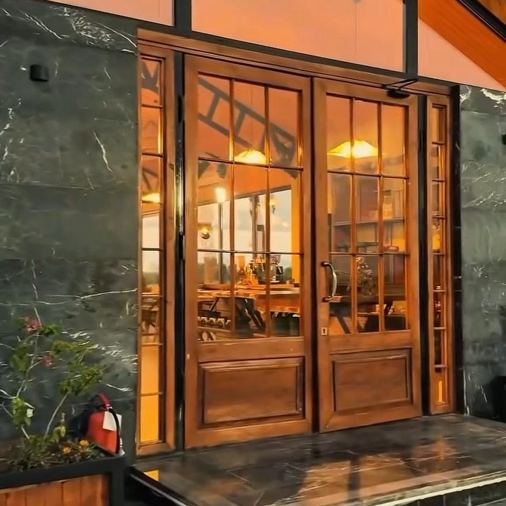 اقامتگاه برکه شمال در شب